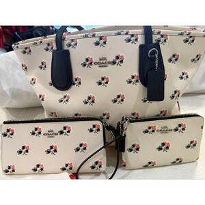 Coach Floral Print Tote Bag and Wristlet Set with Navy Leather Details‎